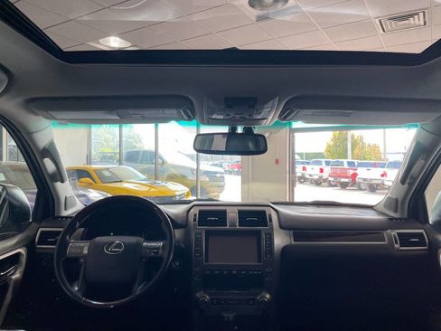 Used 2015 Lexus GX 460 image 24