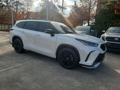 Certified 2024 Toyota Highlander XSE image 9