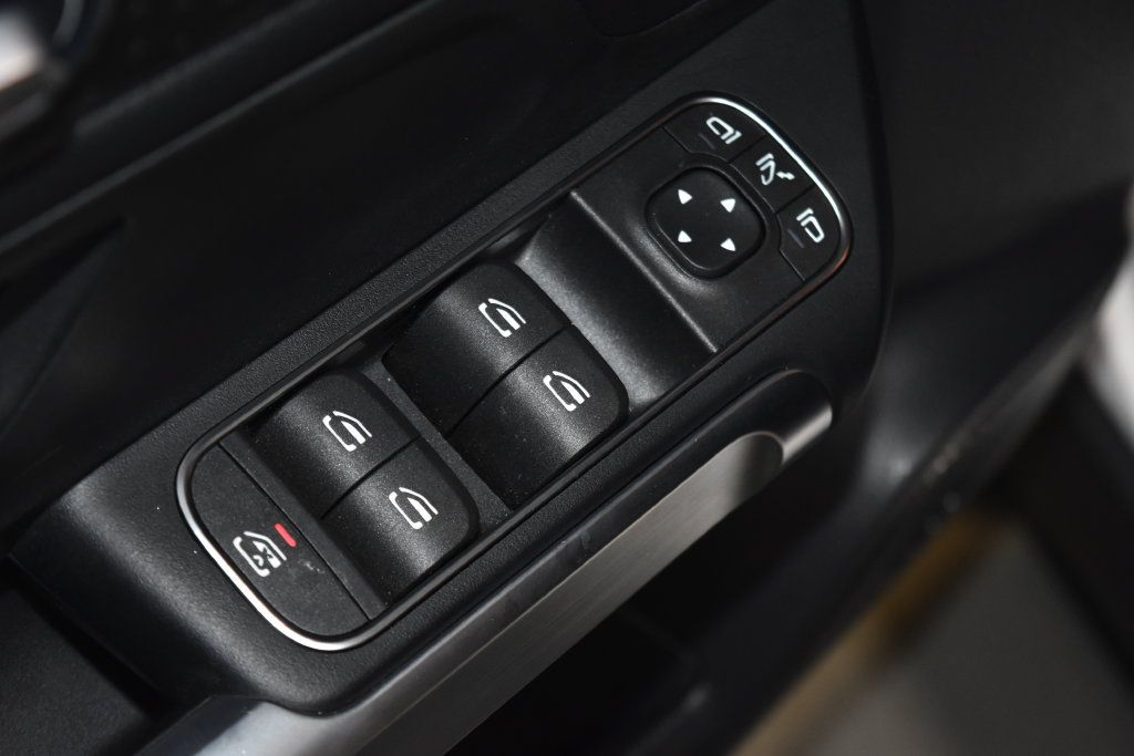 Used 2024 Mercedes-Benz EQB 300 4MATIC image 6
