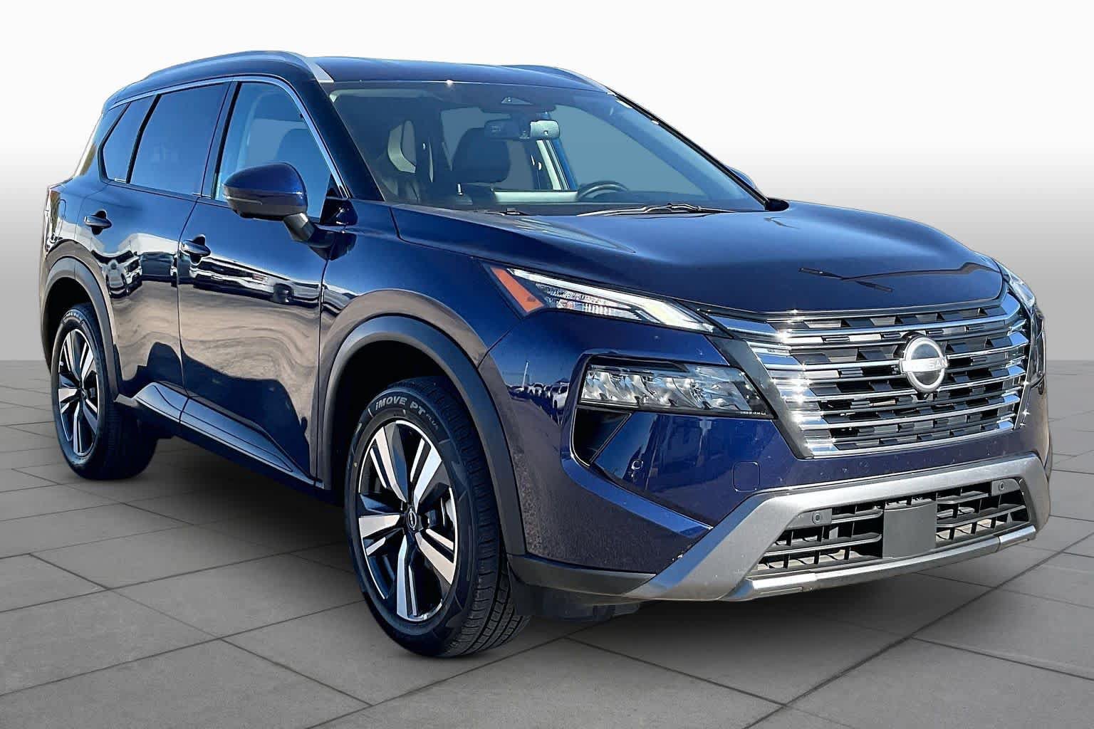 Used 2026 Nissan Rogue SL FWD image 3