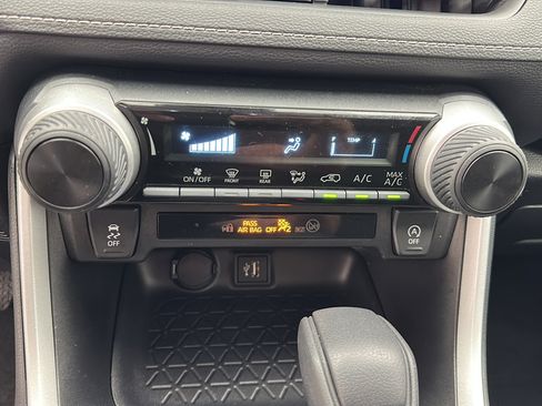 Used 2025 Toyota RAV4 LE AWD/4WD image 17
