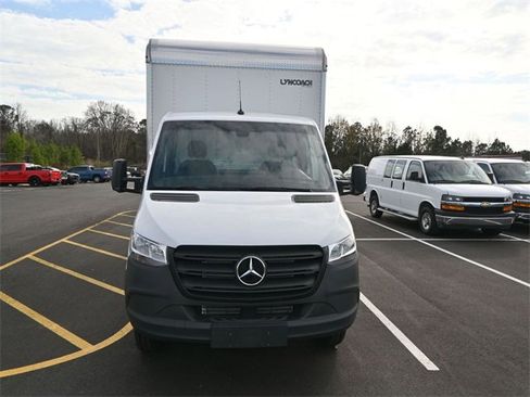 Used 2023 Mercedes-Benz Sprinter 4500 image 2