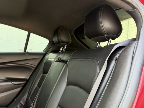 Used 2017 Chevrolet Cruze Premier FWD image 23