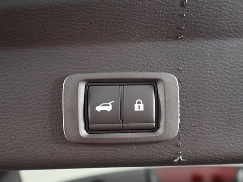 Used 2025 Mitsubishi Outlander AWD image 25