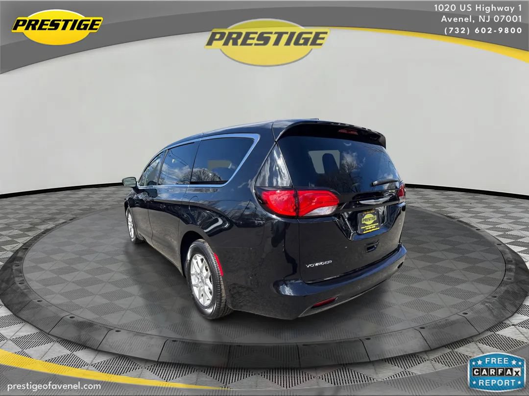 Used 2024 Chrysler Voyager LX FWD image 7