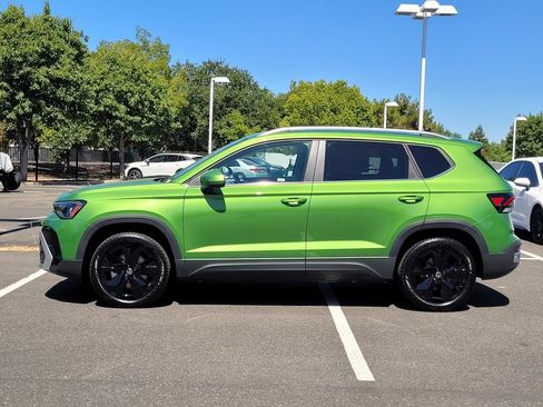New 2026 Volkswagen Taos SE FWD image 9