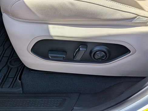 Used 2023 Jeep Grand Cherokee L Limited w/ Black Appearance Package image 13