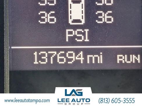 Used 2013 Chrysler Town & Country Touring-L image 27