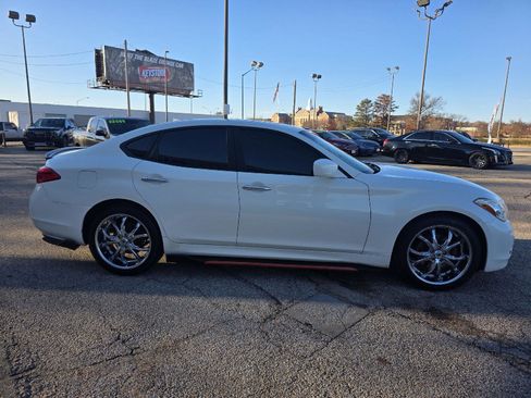 Used 2011 INFINITI M56 x w/ Deluxe Touring Pkg image 4