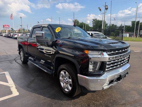 Used 2020 Chevrolet Silverado 2500 LTZ w/ LTZ Premium Package AWD/4WD image 3