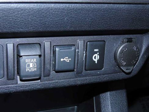 Used 2022 Toyota Tacoma TRD Off-Road image 35