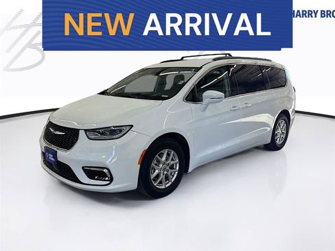 Used 2022 Chrysler Pacifica Touring-L FWD image 1