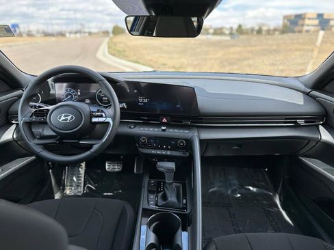 New 2025 Hyundai Elantra SEL image 11