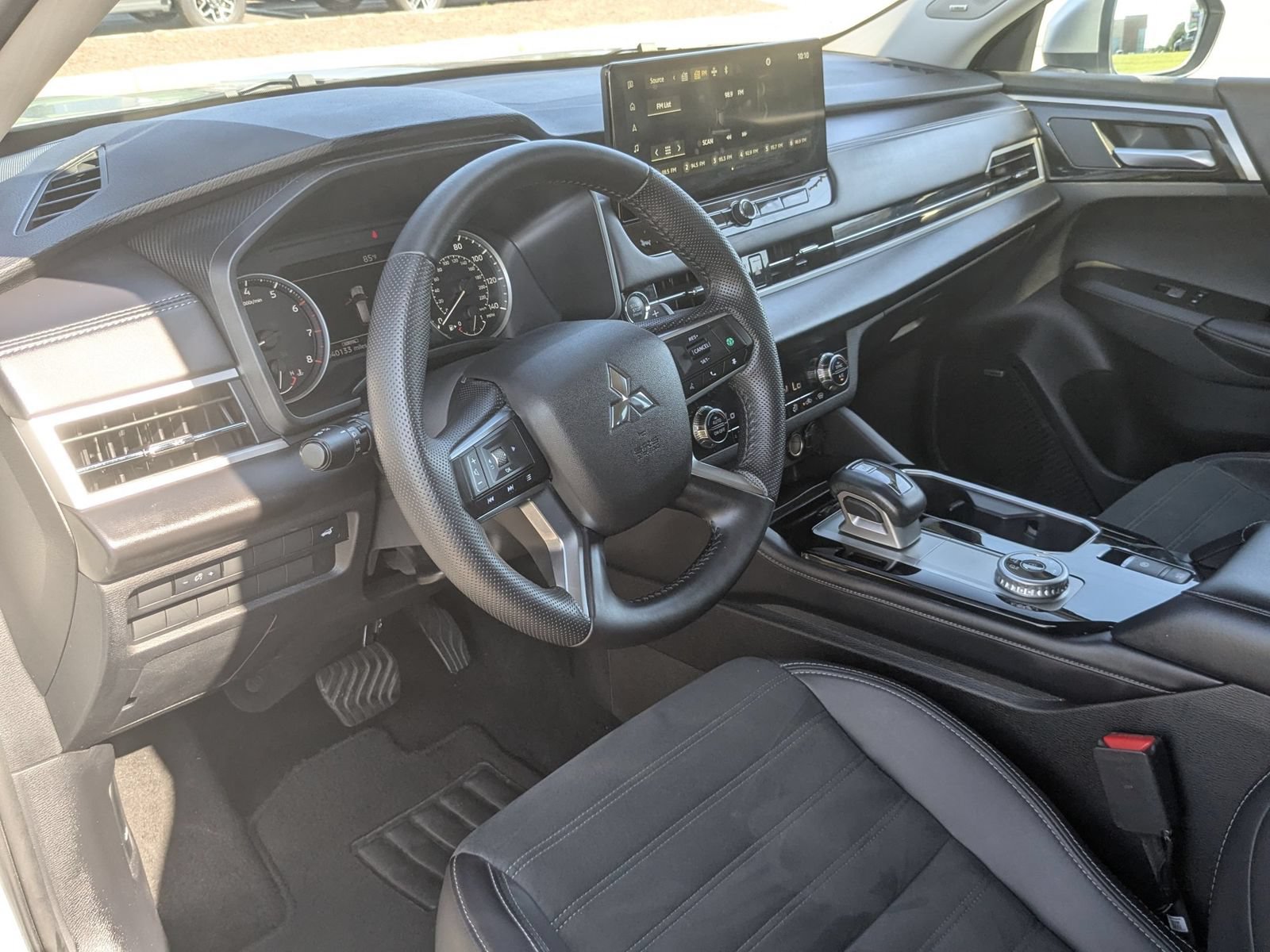 Used 2025 Mitsubishi Outlander SE AWD/4WD image 15