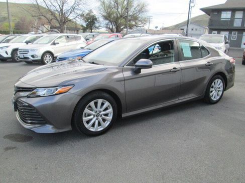 Used 2019 Toyota Camry LE image 3
