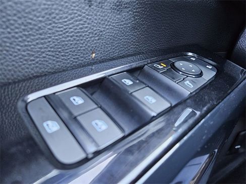 Used 2022 Nissan Pathfinder SV w/ SV Premium Package image 32