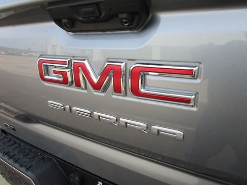 New 2026 GMC Sierra 1500 SLE image 15