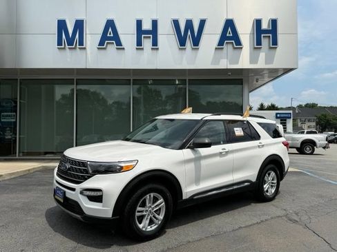 Certified 2023 Ford Explorer XLT w/ Equipment Group 202A AWD/4WD image 2