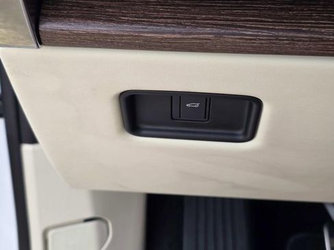 Used 2024 Land Rover Range Rover SE image 21