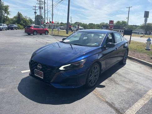 Used 2023 Nissan Altima 2.0 SR FWD image 7