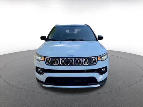 Used 2025 Jeep Compass Limited AWD/4WD image 4