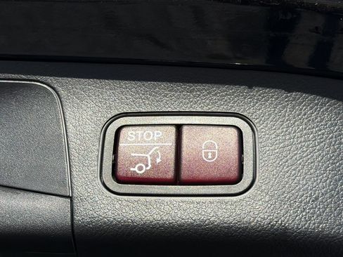 Used 2025 Mercedes-Benz GLA 250 image 27