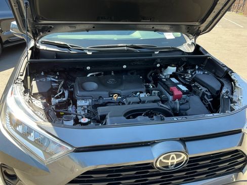 Used 2021 Toyota RAV4 XLE Premium image 23