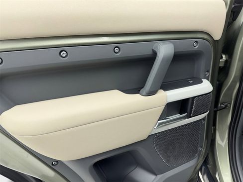 Used 2022 Land Rover Defender 110 SE image 43