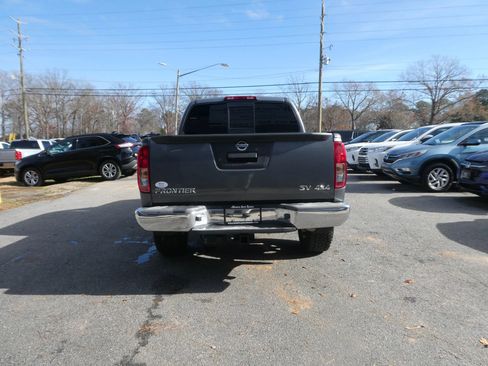 Used 2019 Nissan Frontier SV image 7