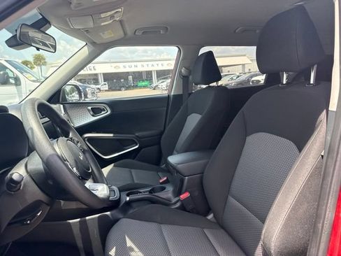 Used 2024 Kia Soul LX w/ Option Group 015 FWD image 8