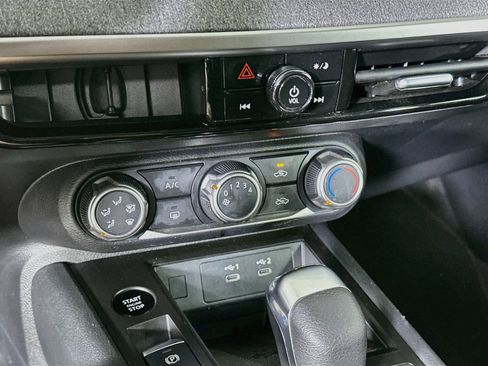 Used 2025 Nissan Kicks SV FWD image 23