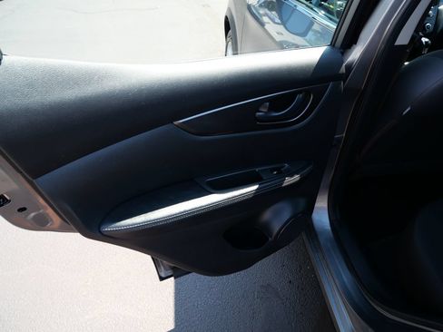 Used 2017 Nissan Rogue Sport S w/ S Appearance Package FWD image 16