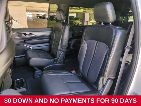 Used 2025 Jeep Wagoneer L Series II AWD/4WD image 27