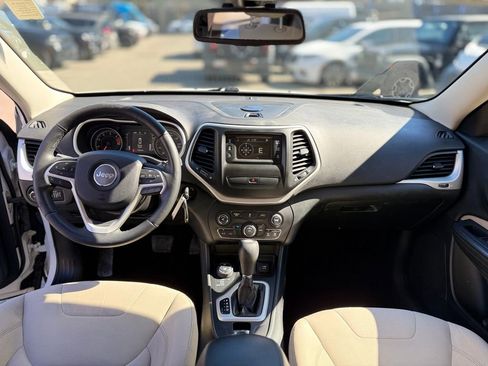 Used 2016 Jeep Cherokee Latitude w/ Comfort & Sound Group image 9