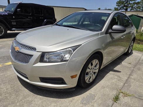 Used 2013 Chevrolet Cruze LS FWD image 3