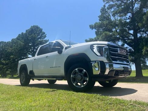 Used 2025 GMC Sierra 2500 SLT w/ SLT Convenience Package AWD/4WD image 3