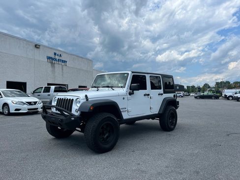 Used 2015 Jeep Wrangler Unlimited Sport w/ Quick Order Package 24S AWD/4WD image 6