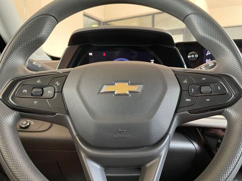 Used 2025 Chevrolet Trax LT image 27