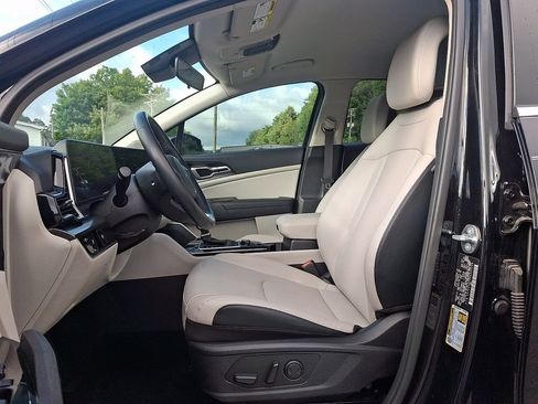 Used 2025 Kia Sportage EX FWD image 13