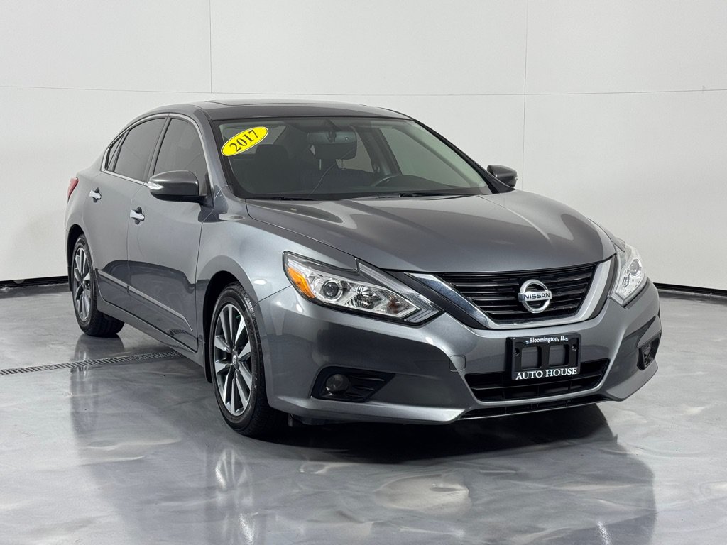 Used 2017 Nissan Altima 2.5 SV w/ Convenience Package FWD image 3