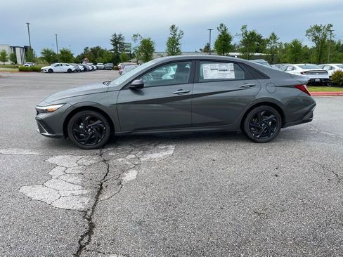 Certified 2026 Hyundai Elantra Sport FWD image 4