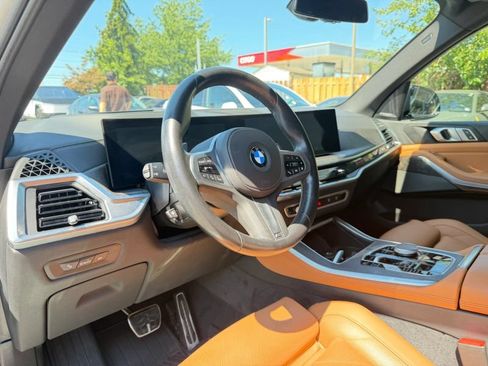 Used 2025 BMW X5 xDrive40i w/ M Sport Package AWD/4WD image 11
