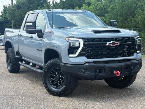 Used 2024 Chevrolet Silverado 2500 ZR2 w/ ZR2 Bison Edition AWD/4WD image 2