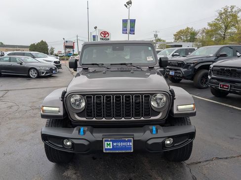Used 2024 Jeep Wrangler Unlimited w/ Convenience Group AWD/4WD image 11