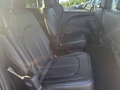 New 2026 Chrysler Pacifica Select FWD image 29