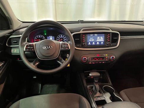 Used 2019 Kia Sorento LX image 18