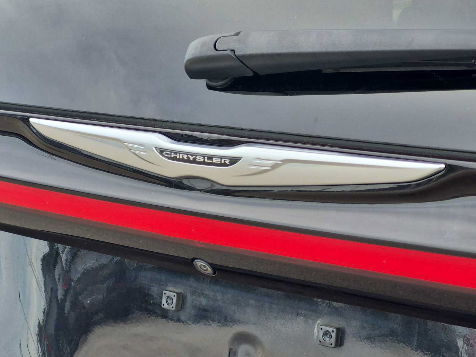Used 2024 Chrysler Pacifica Limited FWD image 13