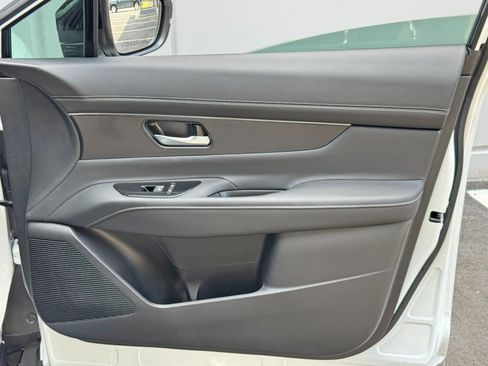 Used 2025 Nissan Murano SV AWD/4WD image 38