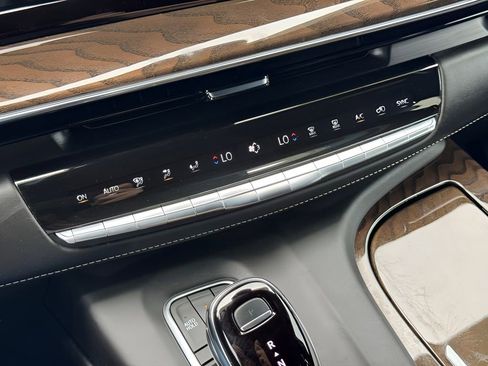 Certified 2024 Cadillac Escalade Sport Platinum AWD/4WD image 35
