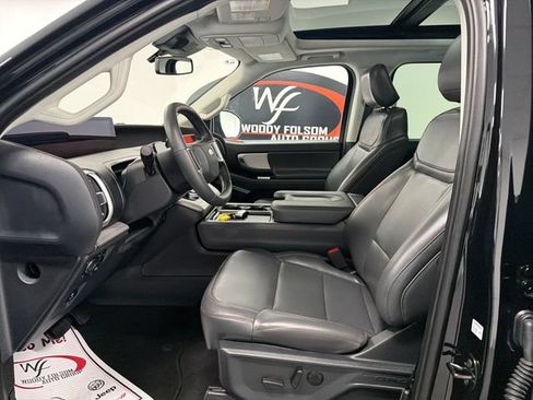Used 2025 Ford Expedition Active AWD/4WD image 8